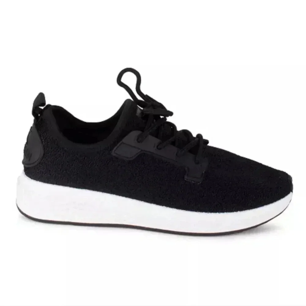 NIB Danskin Soft Knit Lace Up Sneakers